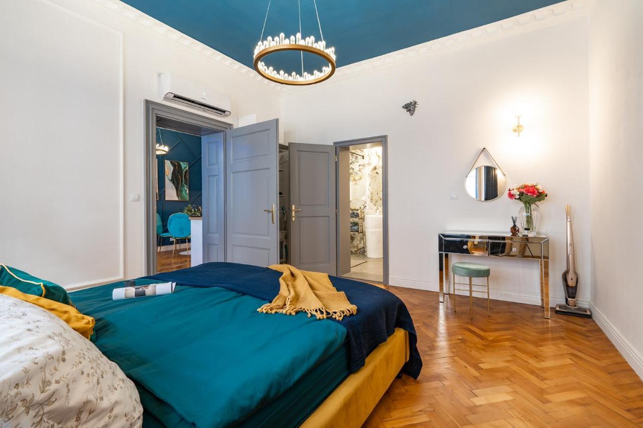 Charles Bridge Suite By Riverside — Photos 1