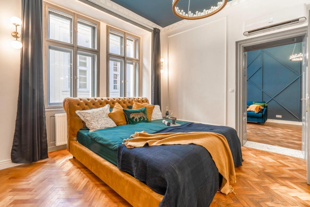 Charles Bridge Suite By Riverside, Prague