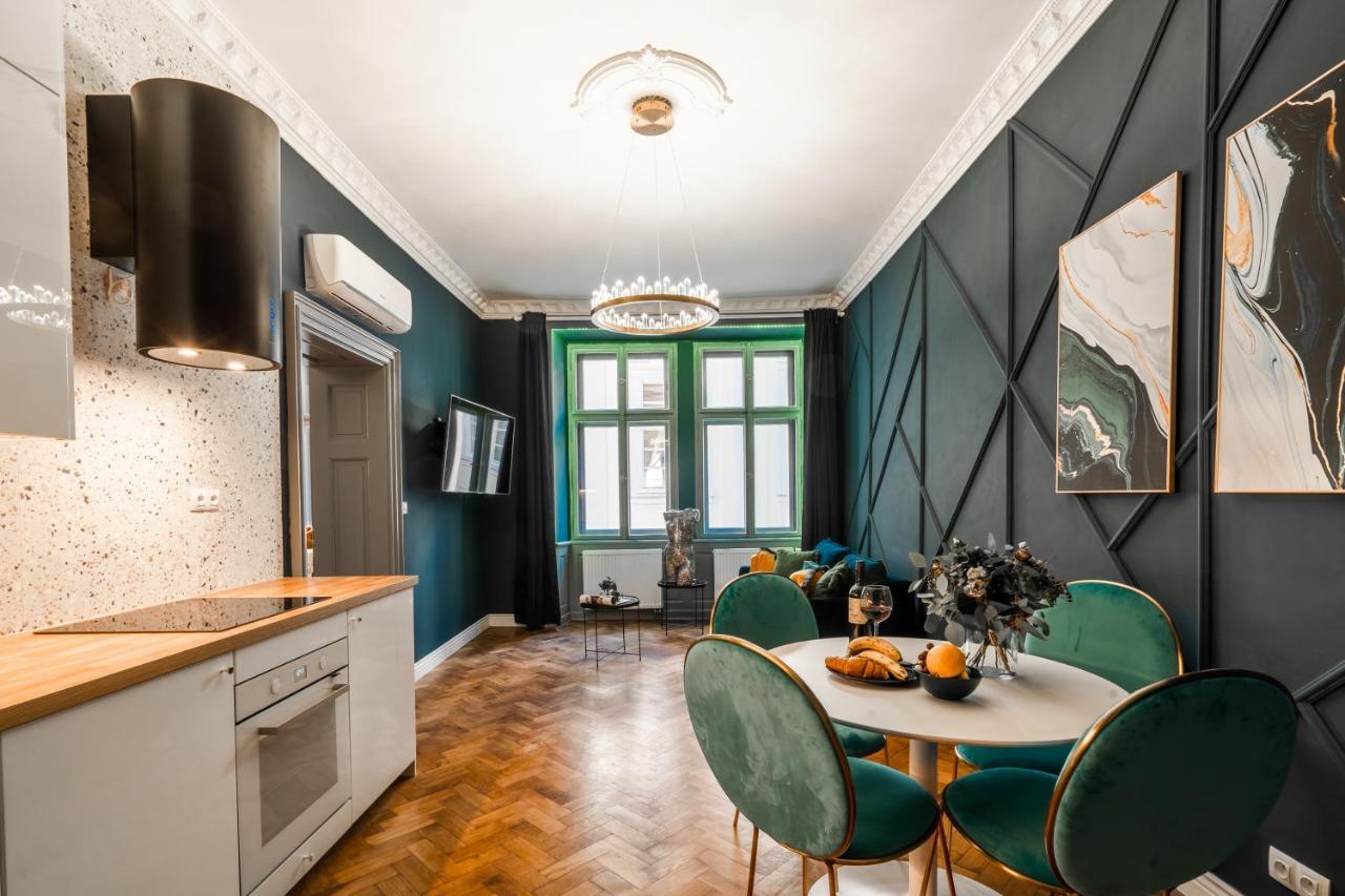 Charles Bridge Suite By Riverside — Photos 2